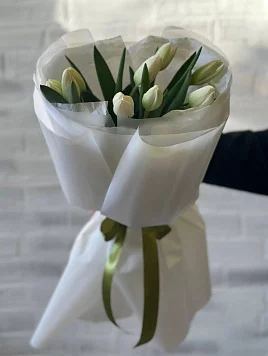 9 Белых тюльпанов