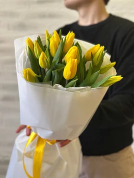 15 Жёлтых тюльпанов